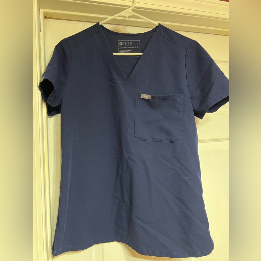Figs Technical scrub top size small